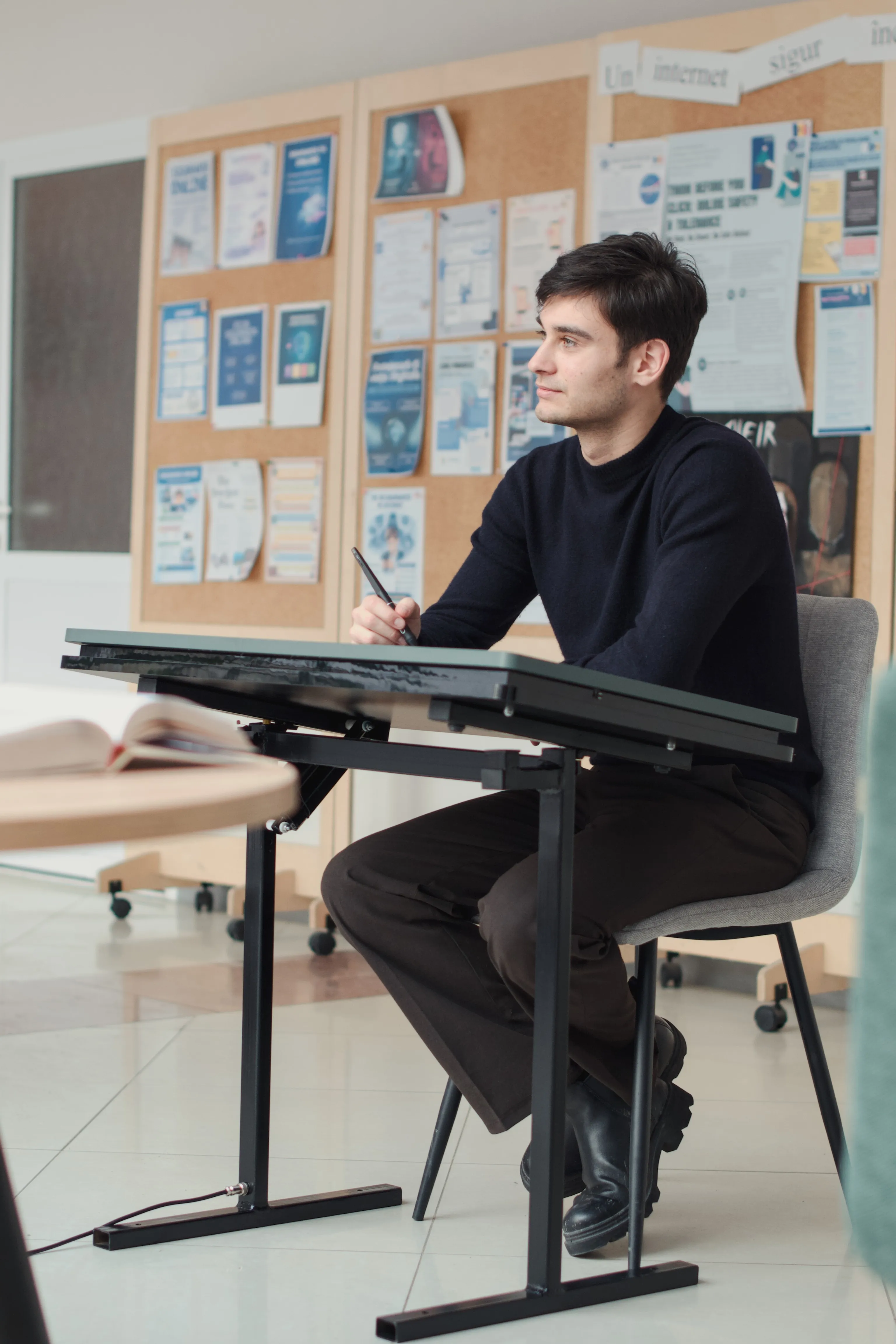 NoteX Table - Student at NoteX Table