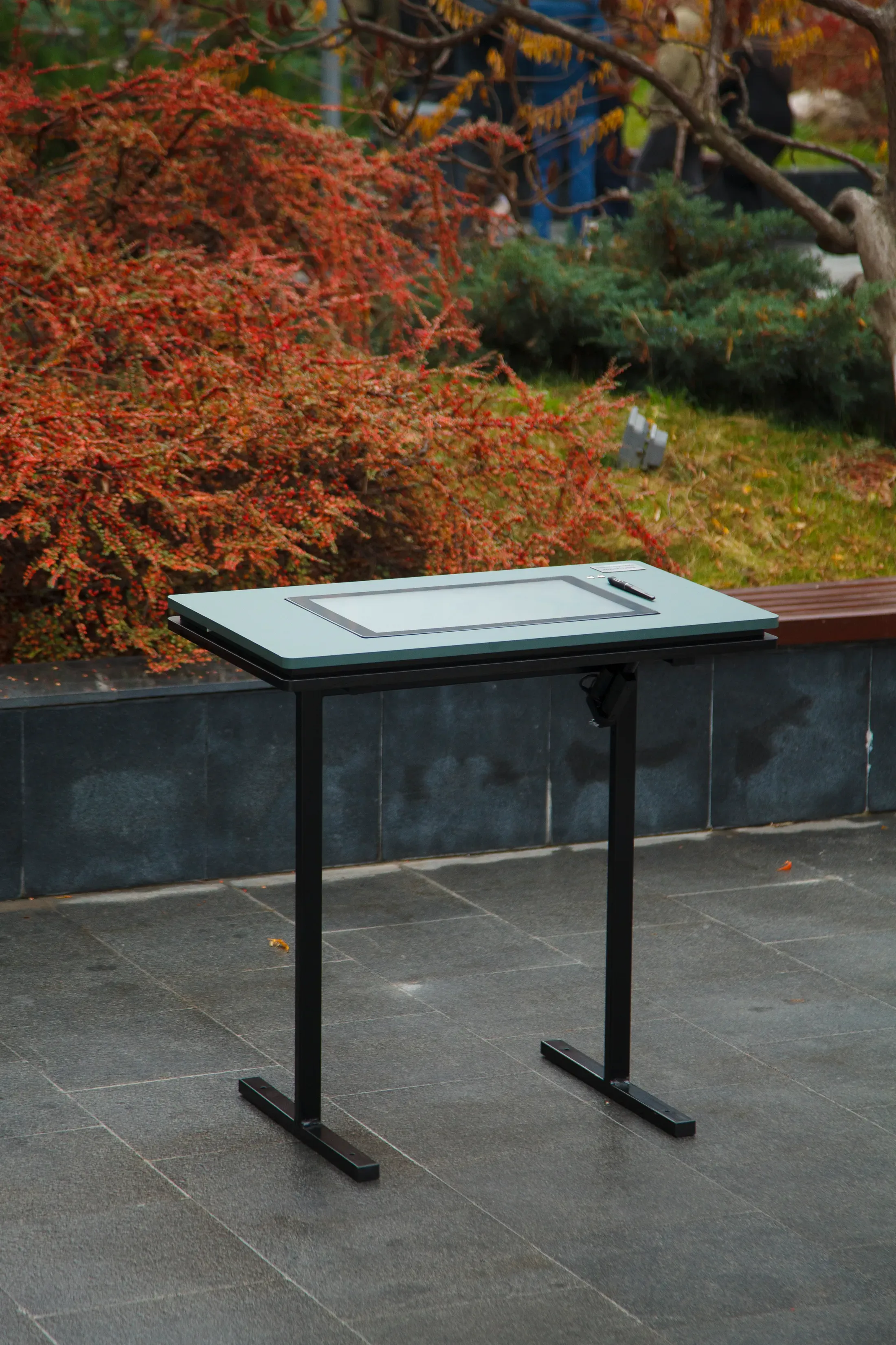 NoteX Table - NoteX Table outdoors